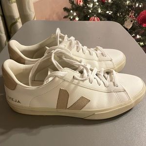 VEJA - white/tan, 9.5, barely worn, great condition